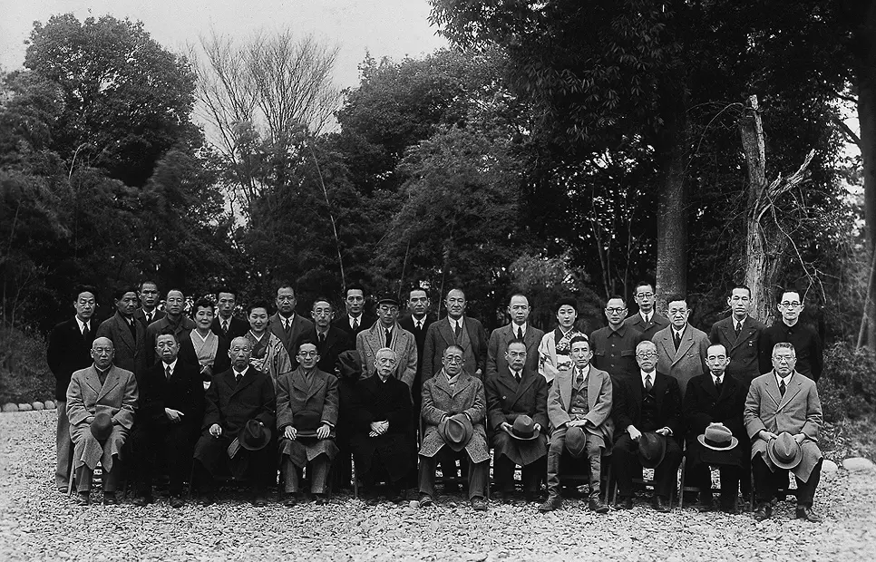 Group photo from the time of TOHO CO., LTD.’s establishment