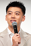 山崎 瑛役