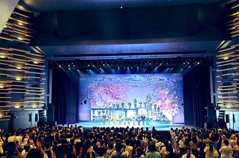 カーテンコールの様子（写真提供:東宝演劇部）