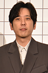 迷う男役